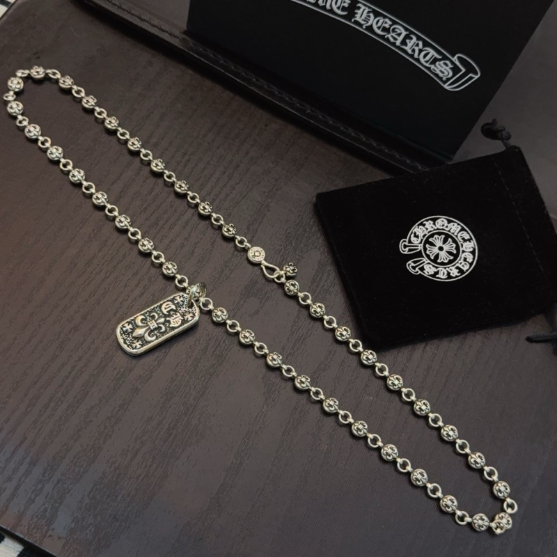 Ch*0me He**ts necklaces